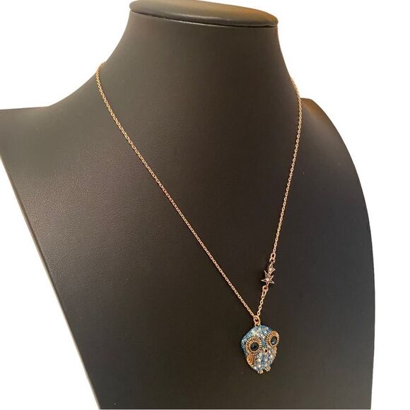 Betsey Johnson Sparkly Blue Crystal & Gold Toned Owl Pendant. - Picture 3 of 7